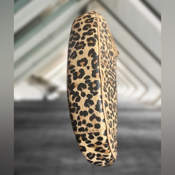 Isaac Mizrahi genuine pebble leather animal print crossbody bag - Picture 8 of 11